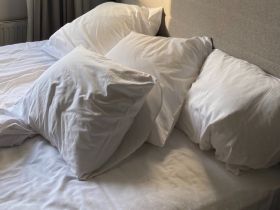 Bettdecken, Kissen, etc.